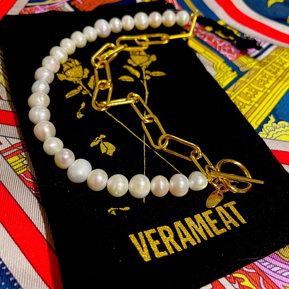 Pearl-and-gold link necklace from NY street brand… never worn! ⚪️🔗